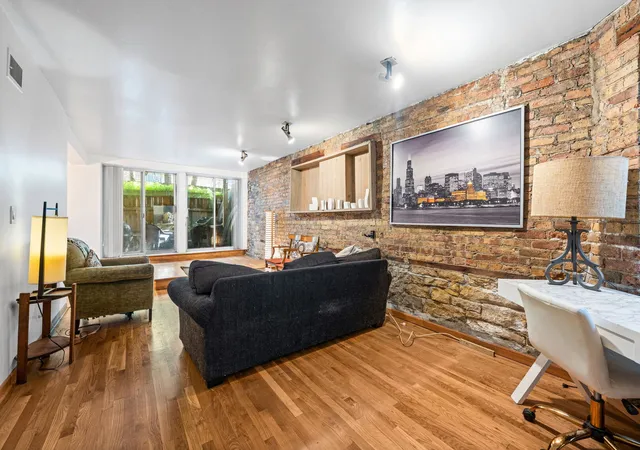 Homes for sale in Chicago, IL | 350 W Dickens Ave #G, Chicago, IL 60614 | MLS# 12690321