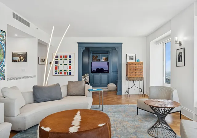 4th image of 161 E Chicago Ave, Chicago, IL 60611