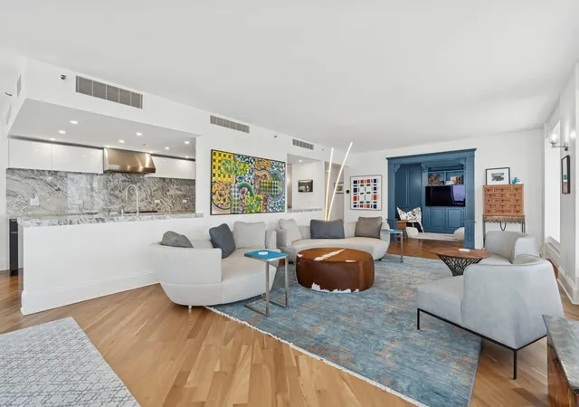 5th image of 161 E Chicago Ave, Chicago, IL 60611