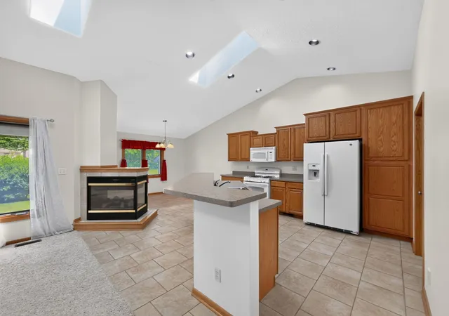 Photo 4 of Sale Pending at 533 Brant Cir #533, De Kalb, IL 60115 | MLS# 12690352 | Listing updated on 2026-08-28
