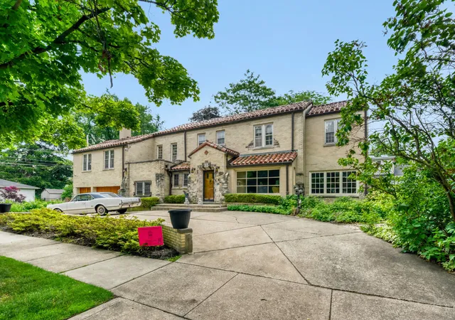 Photo 1 of Mansion for sale at 9101 S Hoyne Ave, Chicago, IL 60643 | MLS# 12690357 | Listing updated on 2026-09-17