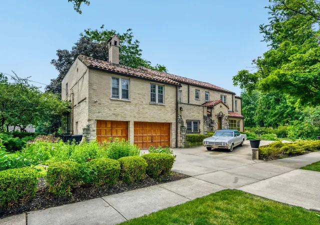 Photo 3 of Mansion for sale at 9101 S Hoyne Ave, Chicago, IL 60643 | MLS# 12690357 | Listing updated on 2026-09-17