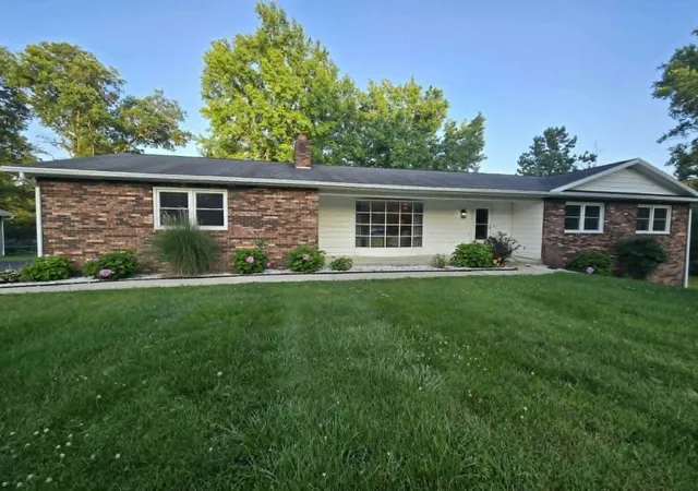 Homes for sale in Mt Vernon, IL | 15680 N Cooks Dr, Mt Vernon, IL 62864 | MLS# 12690376