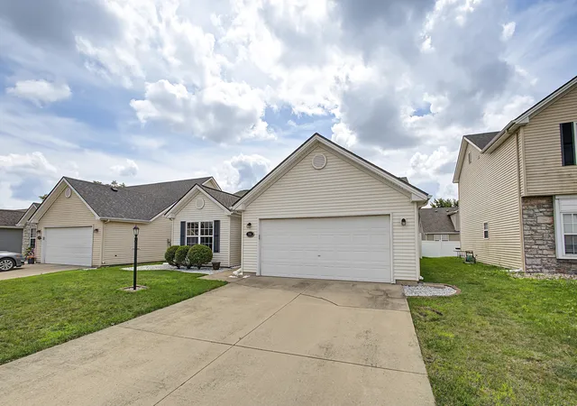 Homes for sale in Champaign, IL | 711 Lauterbur Ln, Champaign, IL 61822 | MLS# 12690380