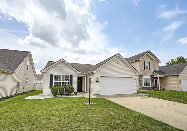 Homes for sale in Champaign, IL | 711 Lauterbur Ln, Champaign, IL 61822 | MLS# 12690380