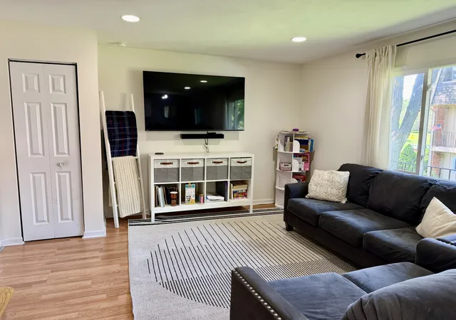 4th image of 2302 Algonquin Rd #9, Rolling Meadows, IL 60008 | MLS# 12690383