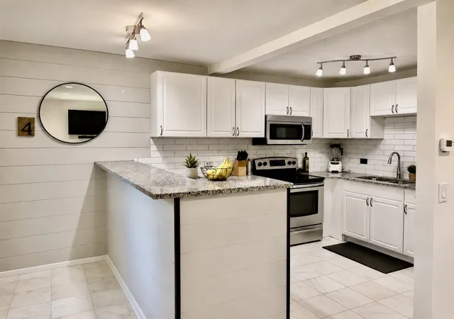 5th image of 2302 Algonquin Rd #9, Rolling Meadows, IL 60008 | MLS# 12690383