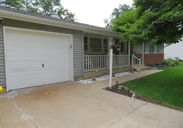 Homes for sale in Palatine, IL | 237 N Babcock Dr, Palatine, IL 60074 | MLS# 12690386