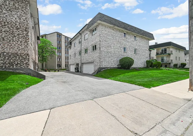 Photo 2 of Condo for sale at 4011 W 97th Street #2N, Oak Lawn, IL 60453 | MLS# 12690401 | Listing updated on 2026-09-04