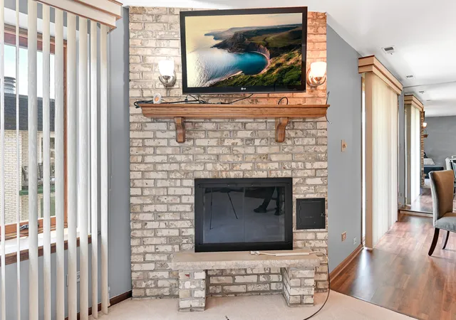 Listing Photo 4 - Condo for sale in building located at 4011 W 97Th St, Oak Lawn, IL 60453 - Unit #2N