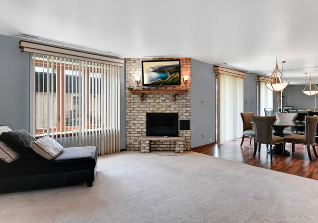 Listing Photo 5 - Condo for sale in building located at 4011 W 97Th St, Oak Lawn, IL 60453 - Unit #2N