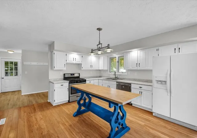 Photo 3 of Single family home for sale at 603 Kenneth St, Heyworth, IL 61745 | MLS# 12690407 | Listing updated on 2026-10-20