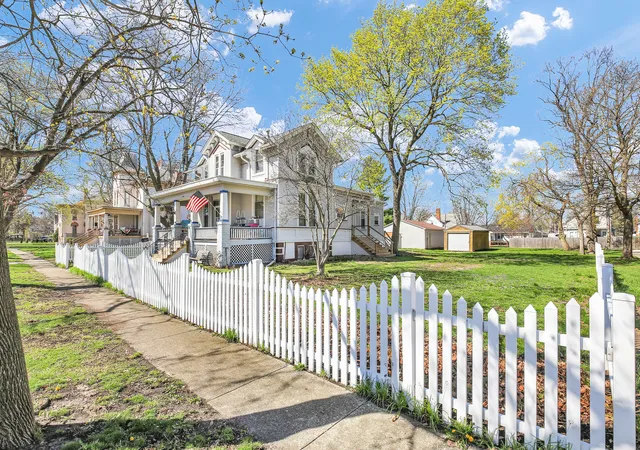 Photo 3 of Single family home for sale at 343 W Center St, Paxton, IL 60957 | MLS# 12690412 | Listing updated on 2026-09-14