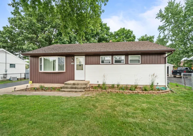 Homes for sale in Machesney Park, IL | 1006 Copper Dr, Machesney Park, IL 61115 | MLS# 12690436