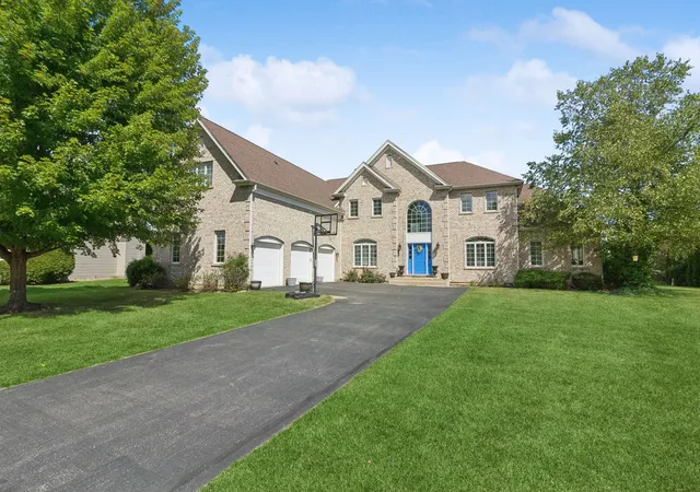Photo 1 of Single family home for sale at 391 Lake Run Ln, North Aurora, IL 60542 | MLS# 12690444 | Listing updated on 2026-10-02