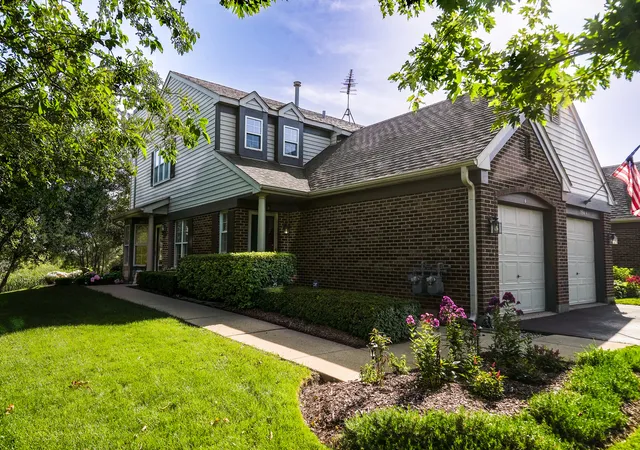 Homes for sale in Schaumburg, IL | 1994 Gary Ct #B, Schaumburg, IL 60193 | MLS# 12690450