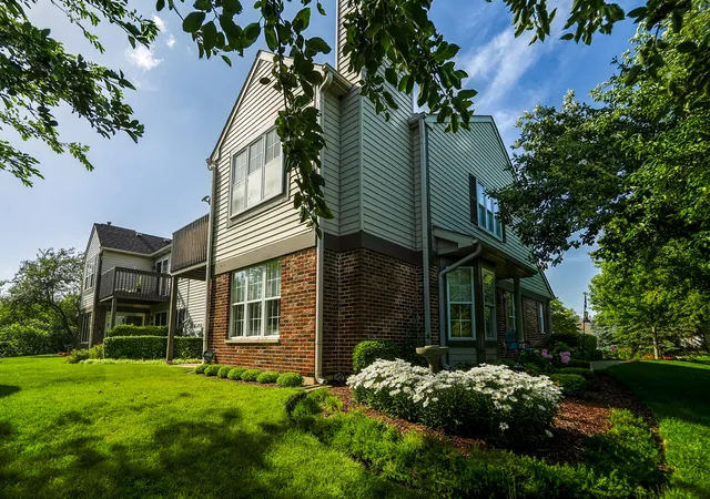 Homes for sale in Schaumburg, IL | 1994 Gary Court, Schaumburg, IL 60193 | Houzeo
