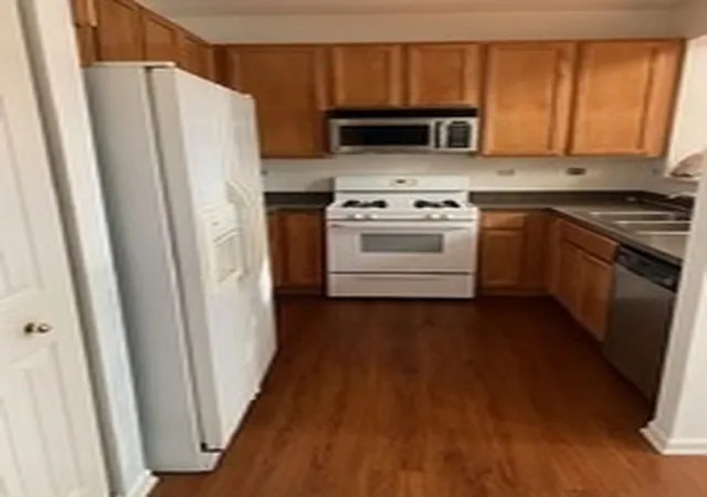 Photo 4 of Townhouse for sale at 2431 Georgetown Cir, Aurora, IL 60503 | MLS# 12690465 | Listing updated on 2026-06-28