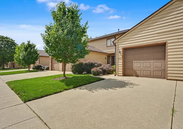 Homes for sale in Champaign, IL | 1214 Lancaster Drive, Champaign, IL 61821 | Houzeo