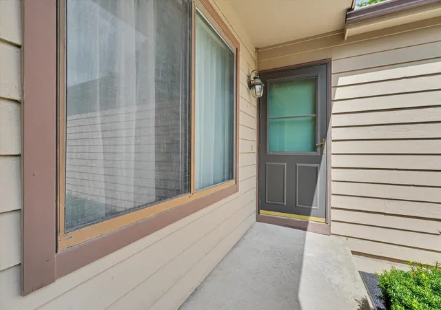 Homes for sale in Champaign, IL | 1214 Lancaster Dr #1214, Champaign, IL 61821 | MLS# 12690469