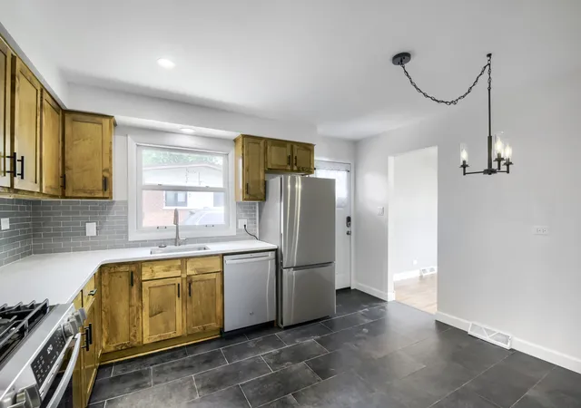 5th image of 510 N Park Dr, Glenwood, IL 60425 | MLS# 12690488