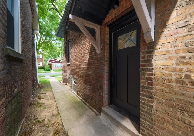 Homes for sale in Chicago, IL | 7625 S Clyde Ave, Chicago, IL 60649 | MLS# 12690496