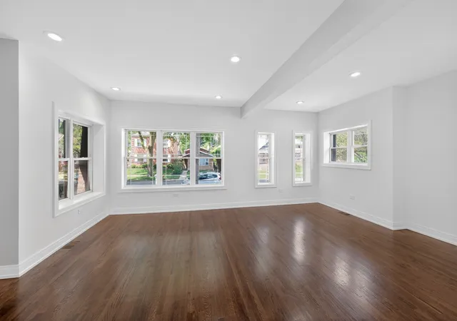 Homes for sale in Chicago, IL | 7625 S Clyde Ave, Chicago, IL 60649 | MLS# 12690496