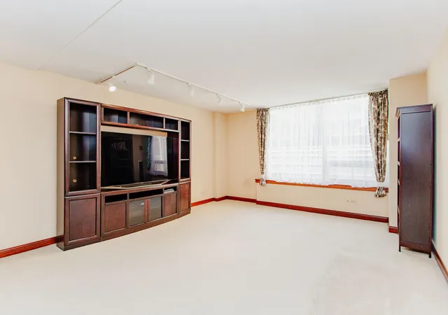 2nd image of 233 E Erie St #1305, Chicago, IL 60611 | MLS# 12690535