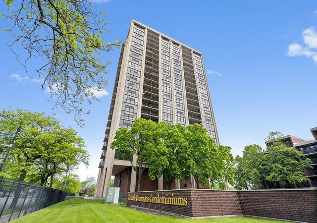 Homes for sale in Chicago, IL | 2901 S Michigan Avenue, Chicago, IL 60616 | Houzeo