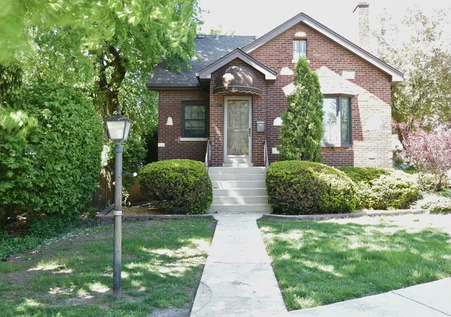 Photo 1 of Single family home for sale at 8502 Parkview Ave, Brookfield, IL 60513 | MLS# 12690548 | Listing updated on 2026-08-24