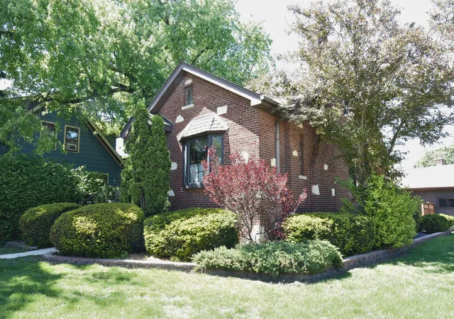 Photo 2 of Single family home for sale at 8502 Parkview Ave, Brookfield, IL 60513 | MLS# 12690548 | Listing updated on 2026-08-24