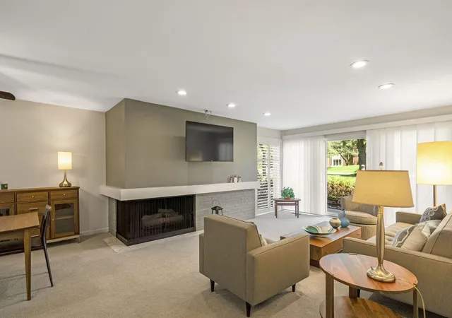Homes for sale in Oak Brook, IL | 2 Oak Brk Clb Dr, Oak Brook, IL 60523