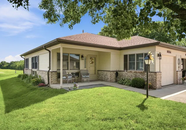 Homes for sale in Sterling, IL | 905a Coventry Ln, Sterling, IL 61081 | MLS# 12690565