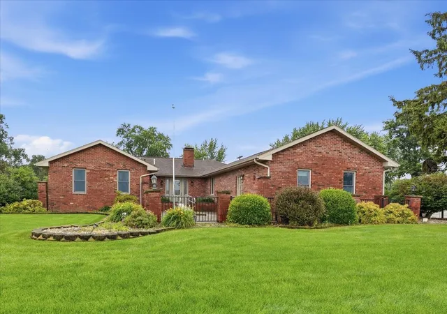 28th image of 404 Clayton Dr, Watseka, IL 60970 | MLS# 12690597
