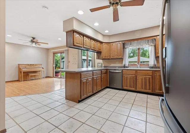 image of 404 Clayton Dr, Watseka, IL 60970 | MLS# 12690597