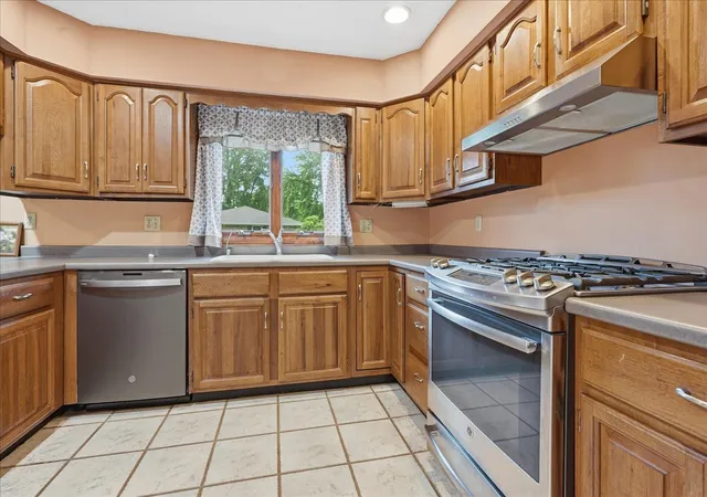 image of 404 Clayton Dr, Watseka, IL 60970 | MLS# 12690597