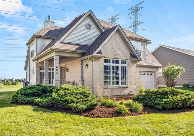 Homes for sale in North Aurora, IL | 1608 Hearthstone Ln, North Aurora, IL 60542 | MLS# 12690605