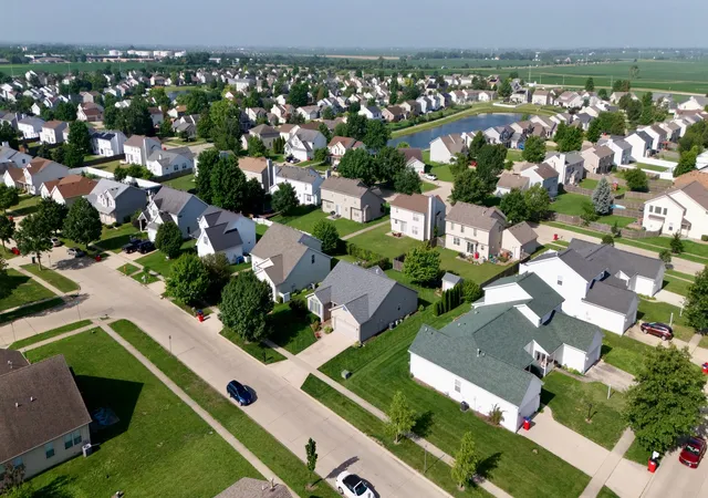 50th image of 905 Bluegrass Ln, Champaign, IL 61822 | MLS# 12690608