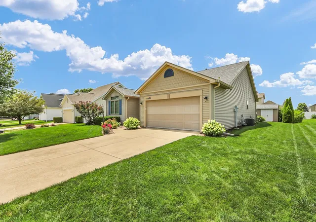 5th image of 905 Bluegrass Ln, Champaign, IL 61822 | MLS# 12690608