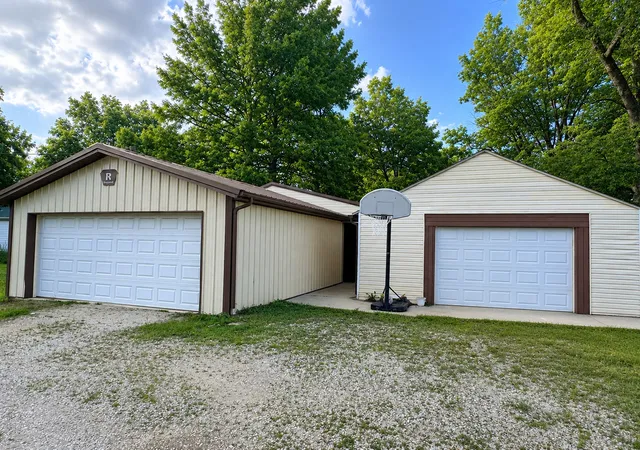 Homes for sale in Odin, IL | 203 W Poplar St, Odin, IL 62870 | MLS# 12690658