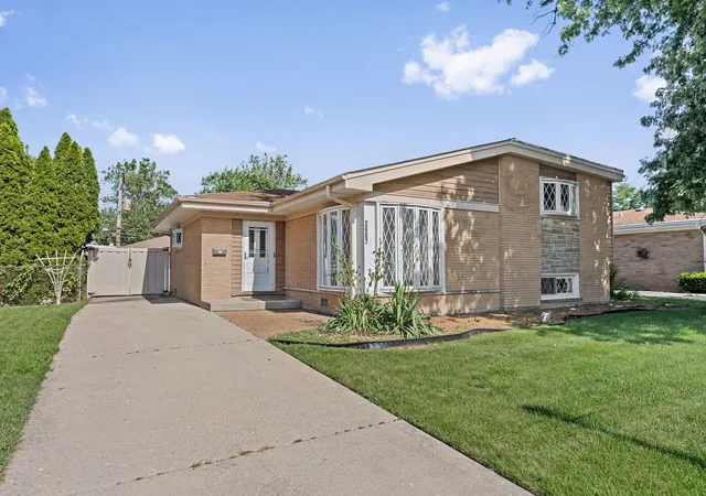 Homes for sale in Westchester, IL | 2607 Mayfair Ave, Westchester, IL 60154 | MLS# 12690728