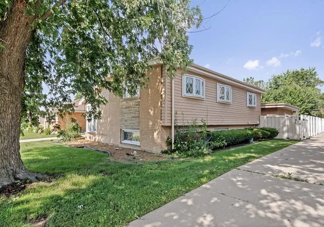 3rd image of 2607 Mayfair Ave, Westchester, IL 60154 | MLS# 12690728