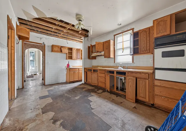 Listing Photo 2 - Condo for sale in building located at 928 N Parkside Ave, Chicago, IL 60651 - Unit #