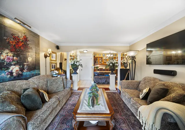 Homes for sale in Arlington Heights, IL | 1627 N Windsor Dr, Arlington Heights, IL 60004
