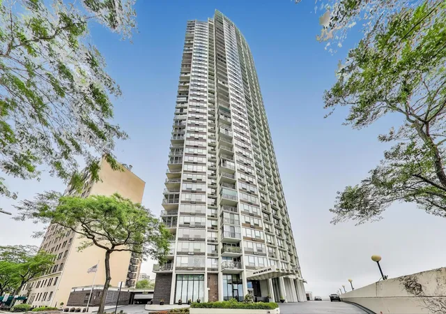 Homes for sale in Chicago, IL | 940 W Glenlake Ave #19C, Chicago, IL 60660 | MLS# 12690821