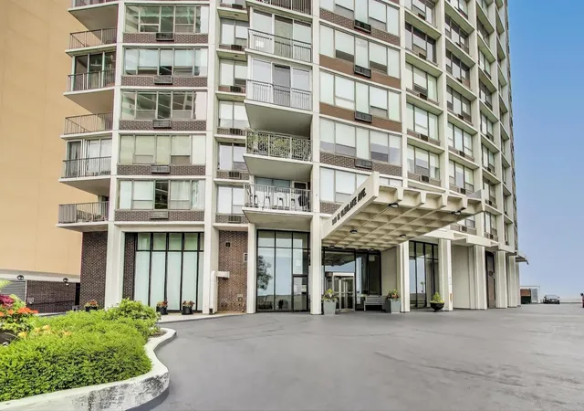 Homes for sale in Chicago, IL | 940 W Glenlake Ave #19C, Chicago, IL 60660 | MLS# 12690821