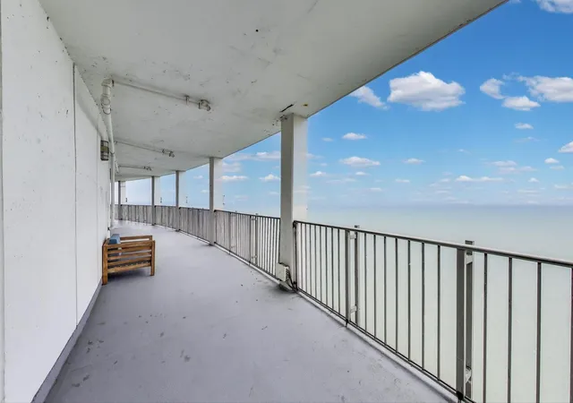 Homes for sale in Chicago, IL | 940 W Glenlake Avenue, Chicago, IL 60660 | Houzeo