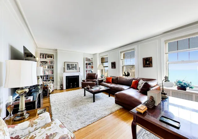 Homes for sale in Chicago, IL | 5000 S East End Ave #24B, Chicago, IL 60615 | MLS# 12690832