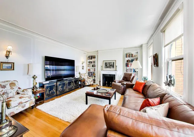 Homes for sale in Chicago, IL | 5000 S East End Ave #24B, Chicago, IL 60615 | MLS# 12690832