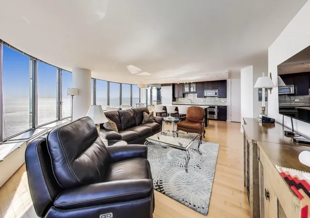 5th image of Lake Point Tower, Chicago, IL 60611